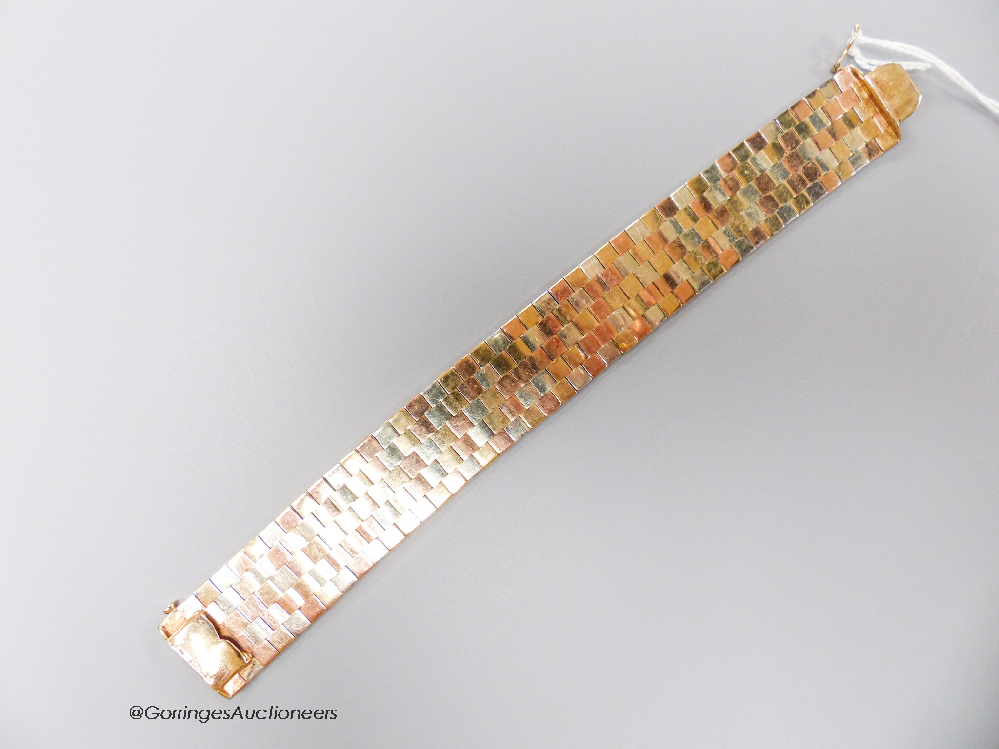 A three-colour 9ct yellow and white gold mesh bracelet, 17.7cm, 51.1 grams.